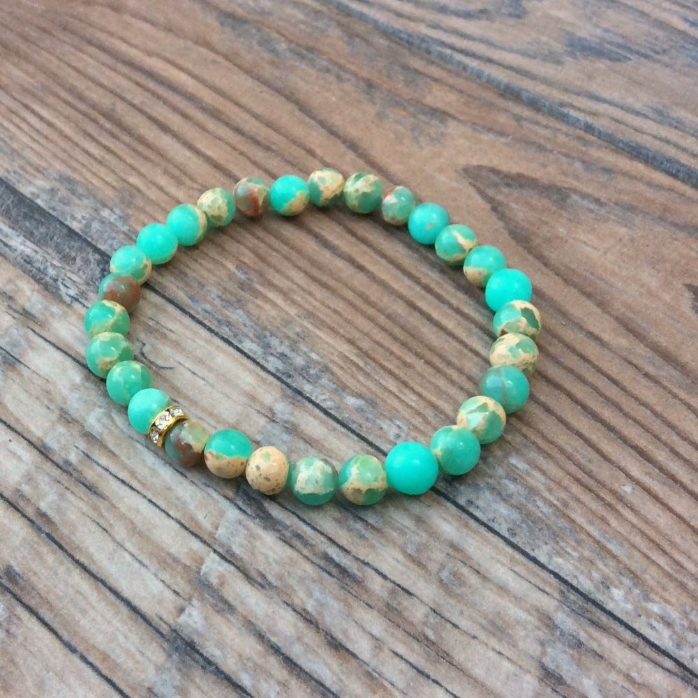 Green Shoushan stone bracelet, dainty bracelet, crystal healing, green bracelet - Picture 4 of 9